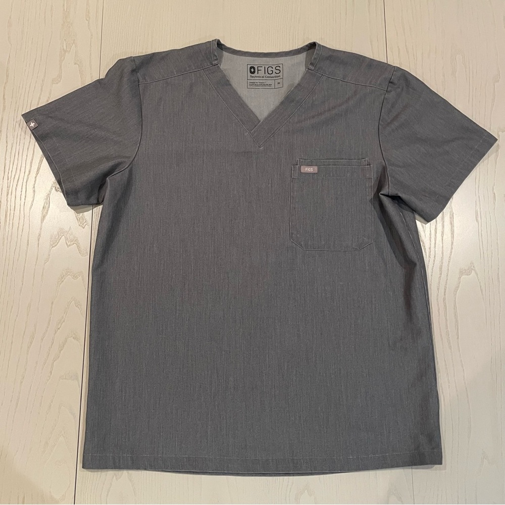 FIGS Leon Three-Pocket Scrub Top FM1500 (Graphite #1216) - Medium